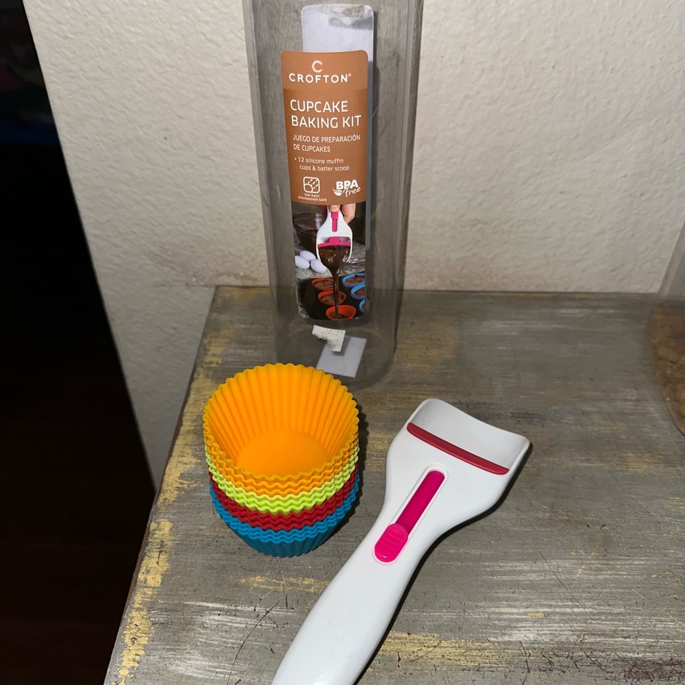 Crofton Cupcake Baking Kit with Silicone Cups